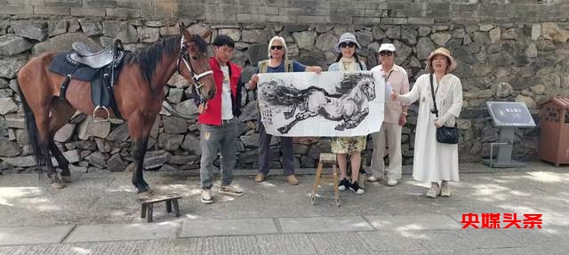 贵州茫父书画院山西之旅：飞行书画摄影展惊艳亮相，传统艺术焕发新生机！