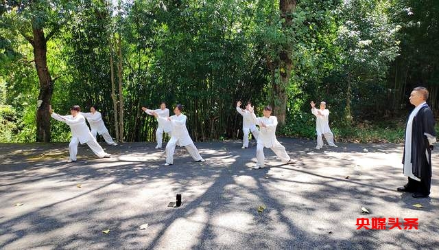 越南游客团来啦！福泉市洒金谷风景区迎来国际化里程碑